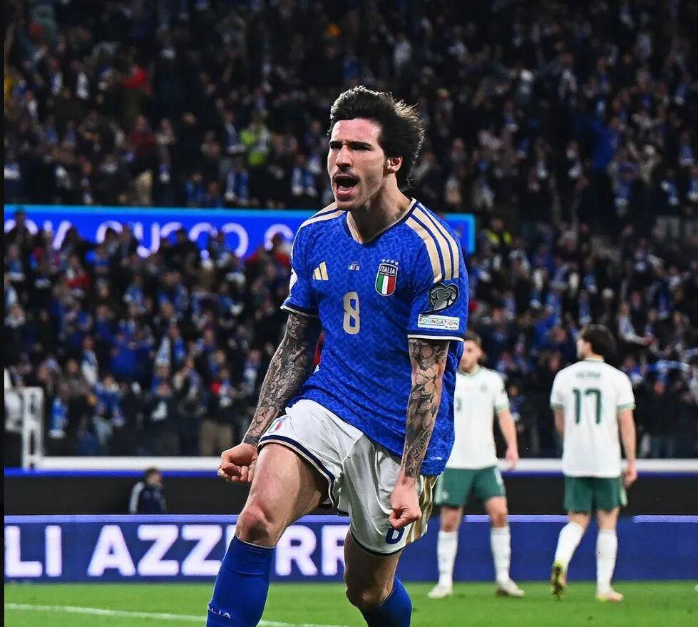 名记爆料:托纳利锁定曼联中场补强首选!德天空透露巴萨紧盯德甲锋线新星