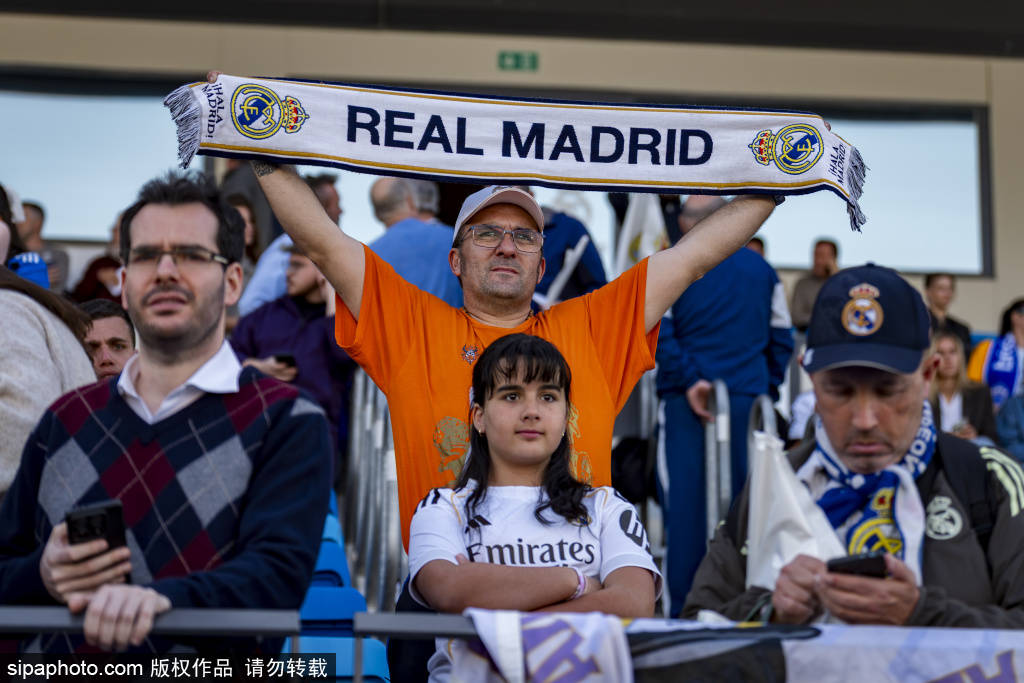 欧冠八强战火重燃:巴塞罗那与利物浦能否绝境逆袭,闯入半决赛?